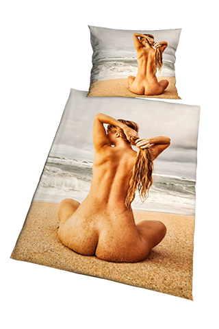 glamour povlečení s nahou ženou na pláži